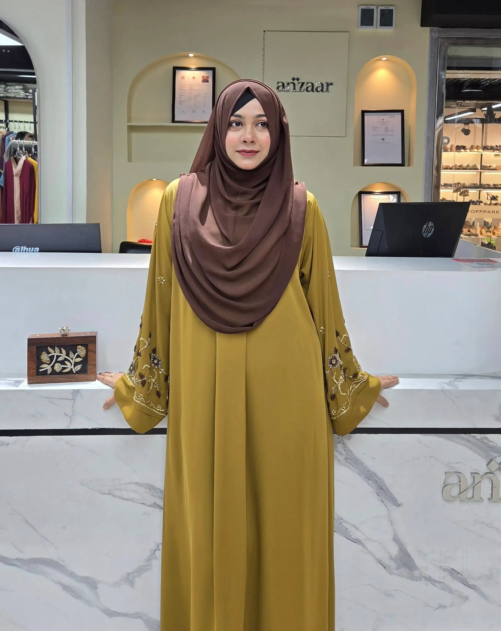Karchupi Kaiyra Abaya (Zoom)
